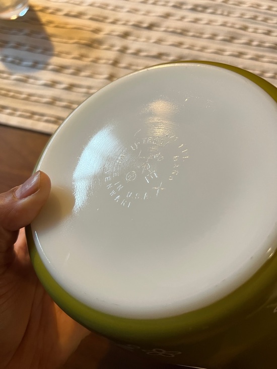 Vintage Pyrex Green Floral Casserole Dish with Lid - - Picture 3 of 4